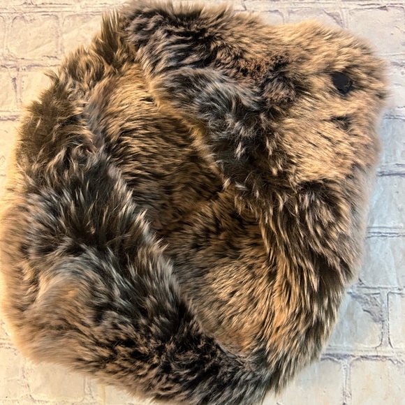 HERBALIFE NUTRITION POLYESTER & ACRYLIC FAUX FUR INFINITY SCARF O/S - Picture 6 of 7